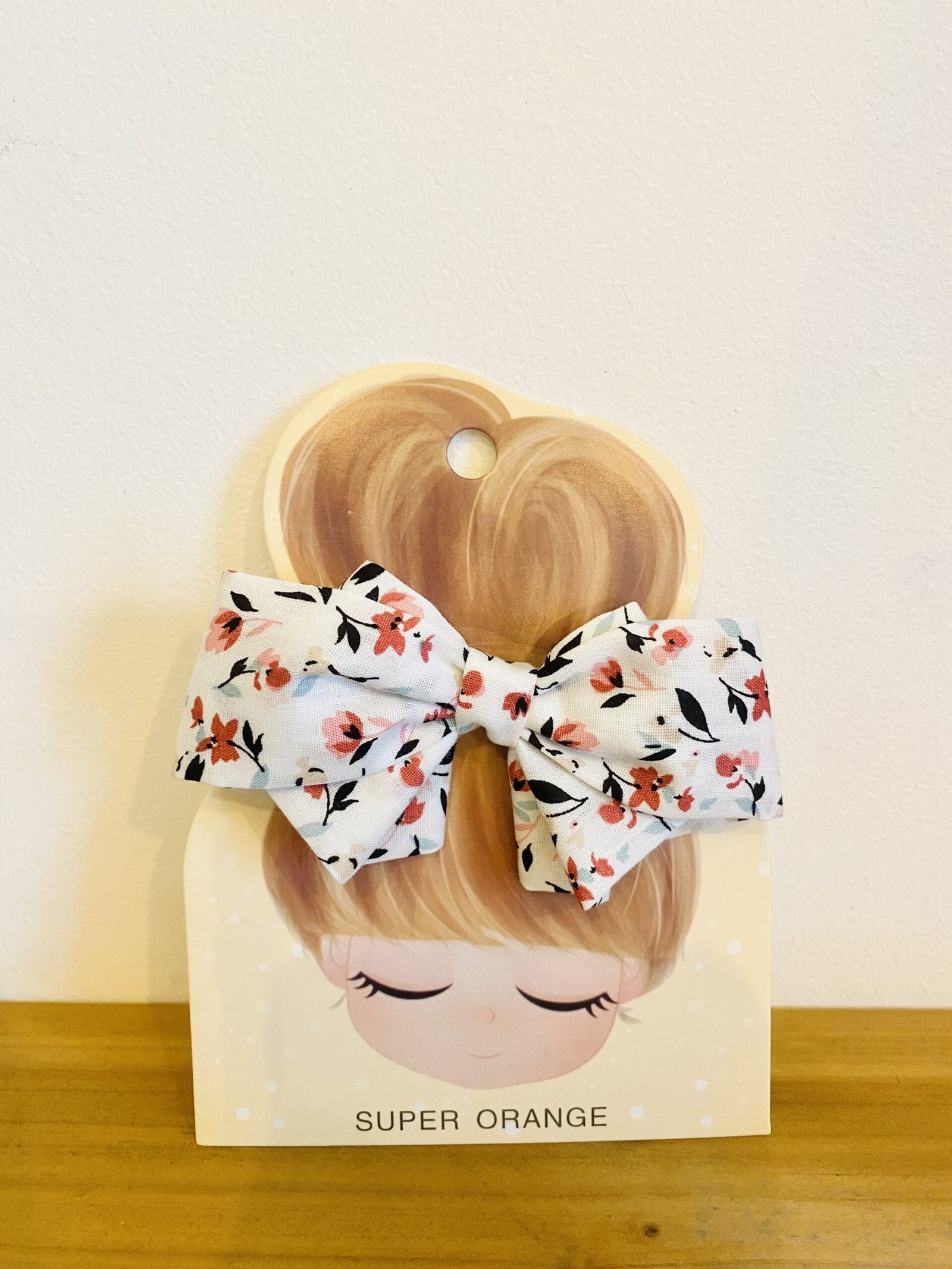 Chouchou nœud papillon fleurie rouge