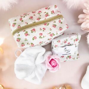 Douce parenthèse : petite rose